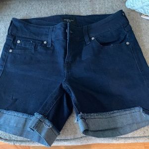 Like new condition dark blue Jean shorts Size 3/26